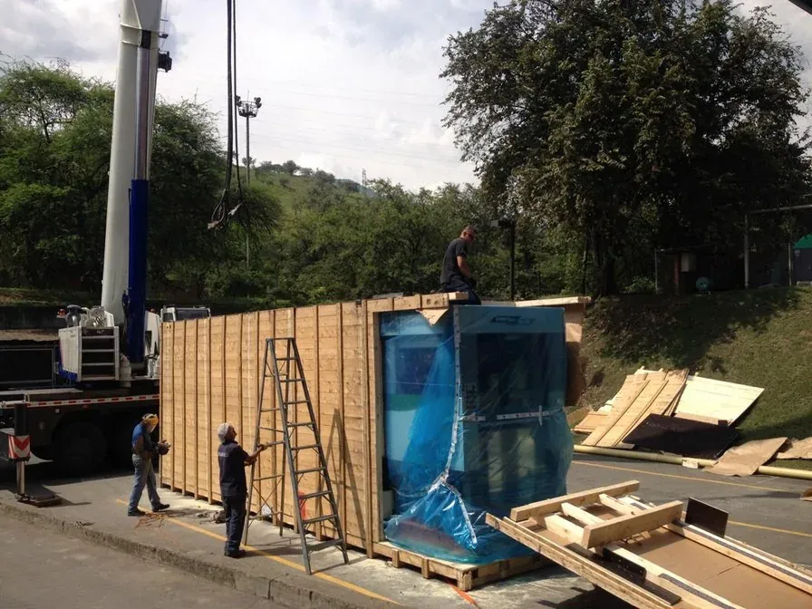 Construcción de guacal de madera para exportación de un equipo industrial